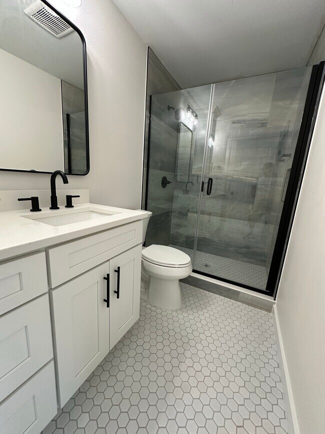 Building Photo - 207 Cherry Ave