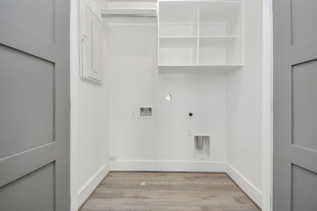 Building Photo - 604 W 28th St