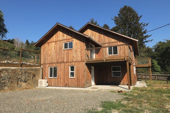 Building Photo - 287/289