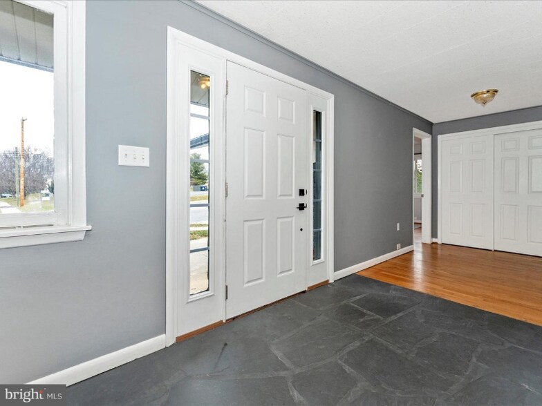 Building Photo - 80 N Edgewood Dr