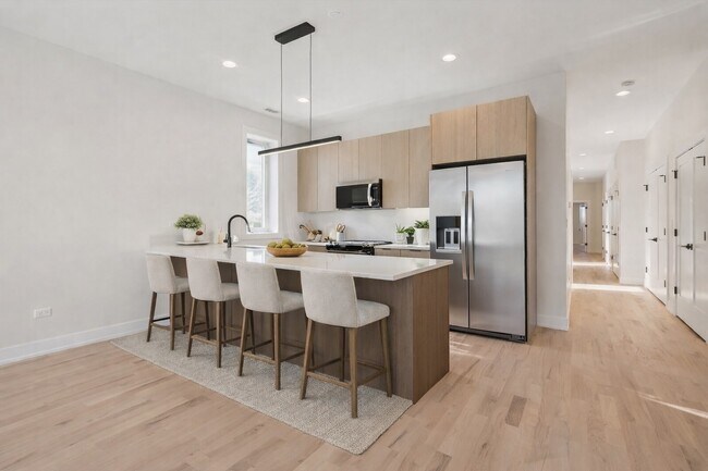 Building Photo - 4536 S Prairie Ave