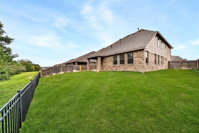 Building Photo - 215 Little Dog Dr