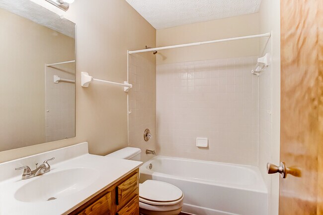 Building Photo - 4 Bedroom Home in Hilliard