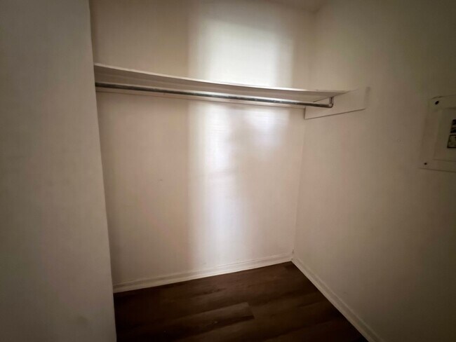 Building Photo - 306 W Valley Rd