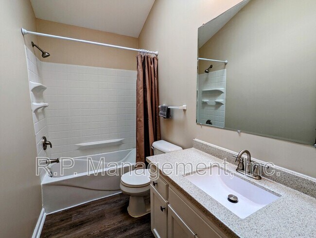 Building Photo - 9203 Ranchview Ln N