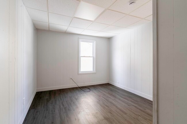 Building Photo - 30 Chestnut St