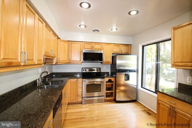 Building Photo - 20423 Meadow Pond Pl
