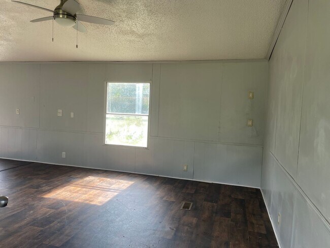 Building Photo - 3 BR 2 Bath 1,280 sq ft singlewide mobile home on 3.09 acres in Lonoke, AR