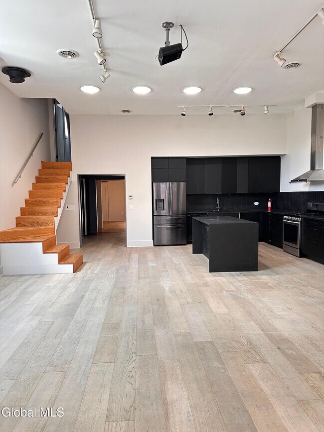 Building Photo - 53 3rd St