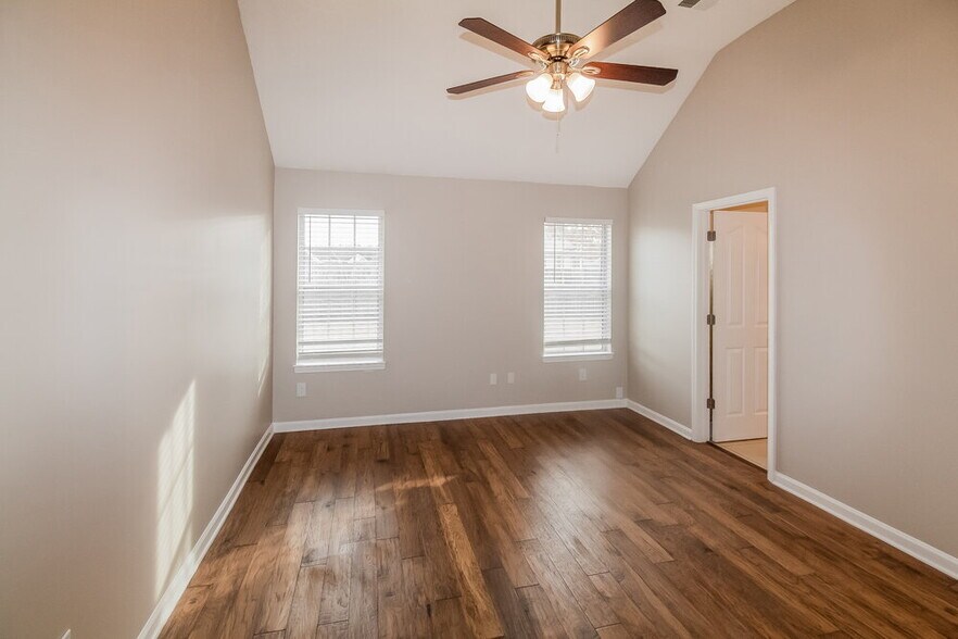 Building Photo - 4283 Ravenwood Park W