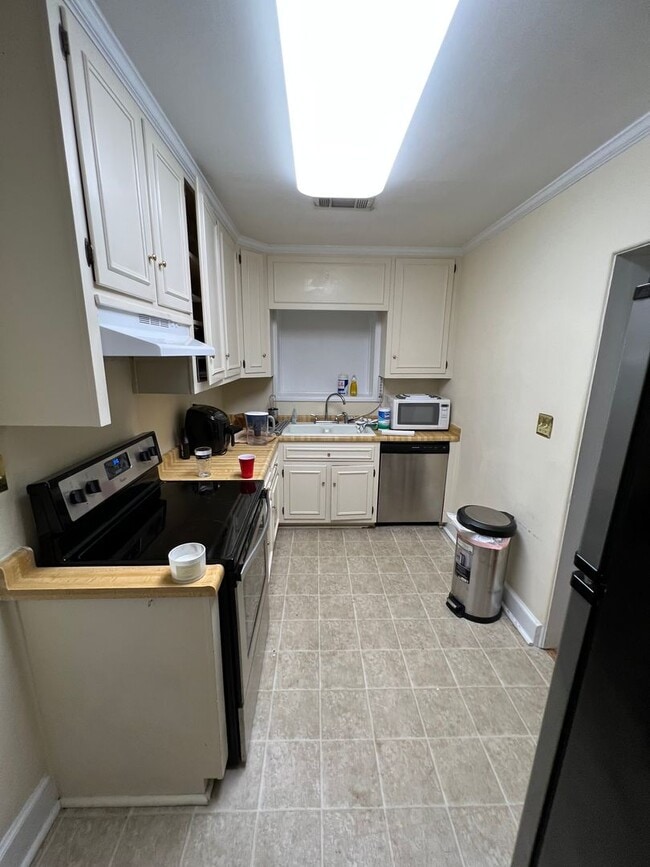 Building Photo - Condo in Historic Milledge Ave. Building