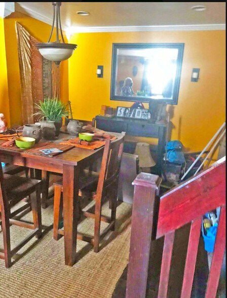 Full dining room - 1117 Fredonia St