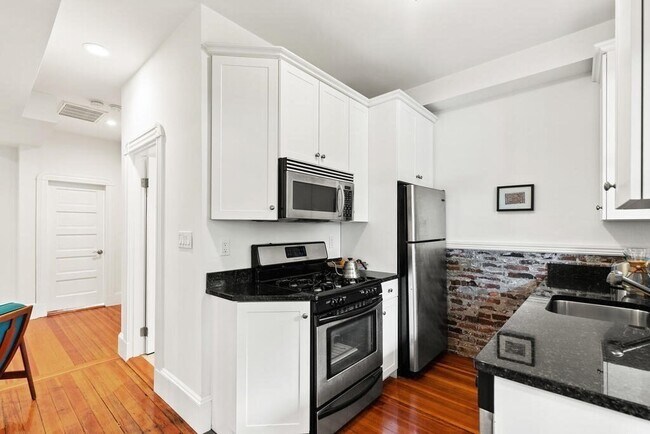 Building Photo - 46 Elmwood St
