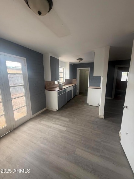 Building Photo - 204 N E St