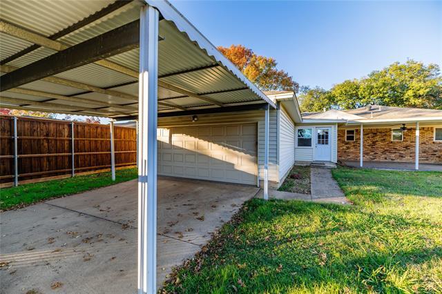 Building Photo - 9936 Lakemere Dr