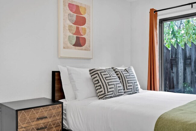 Building Photo - 1712 NE 18th Ave