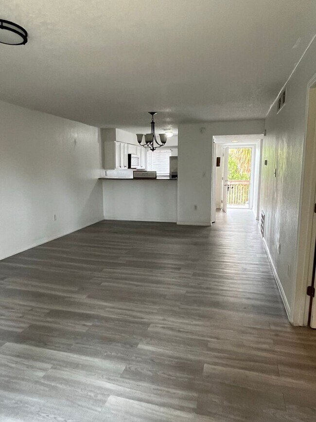 Building Photo - 2/2 Condo in Winter Park Woods!