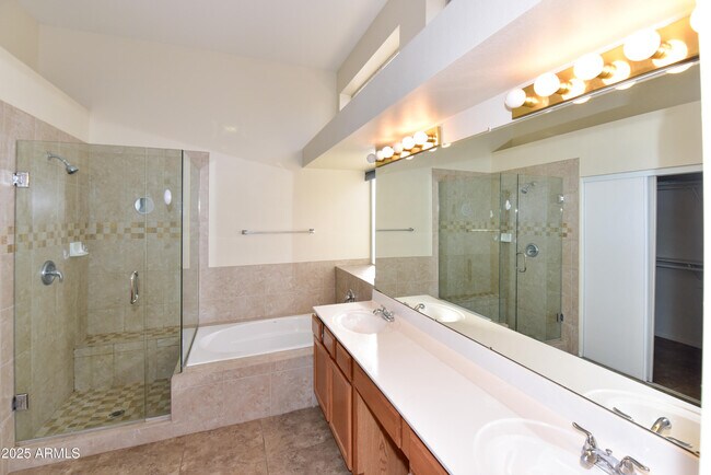 Building Photo - 1360 N Brentwood Pl