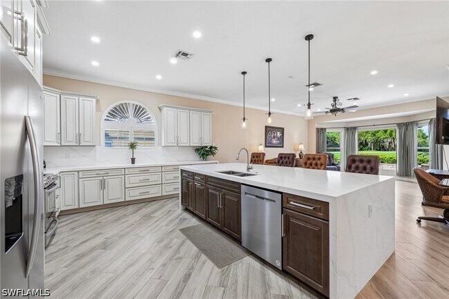 Building Photo - 8868 Lely Island Cir