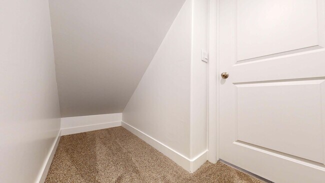 Building Photo - Newer Old Sorrel Townhome