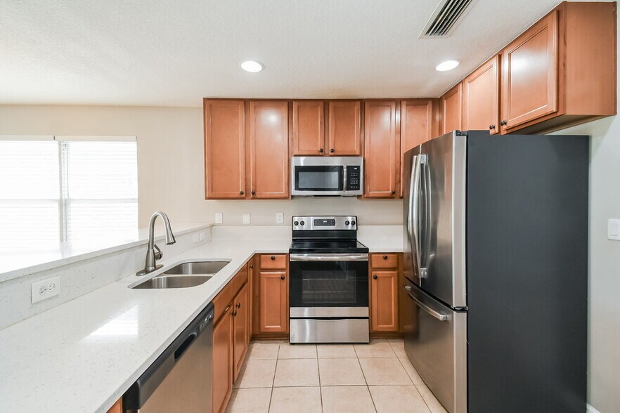 Building Photo - 607 Sunny Stroll Dr