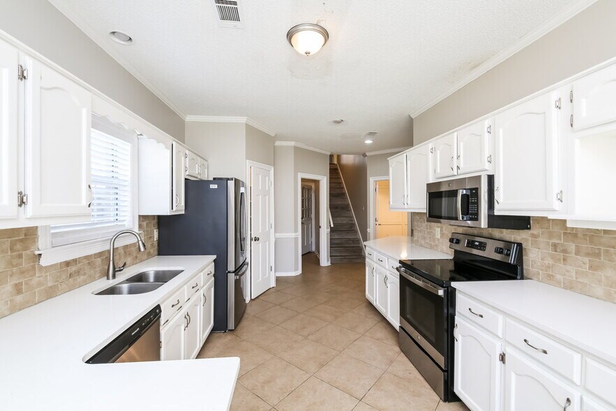 Building Photo - 5976 Southbend Ln