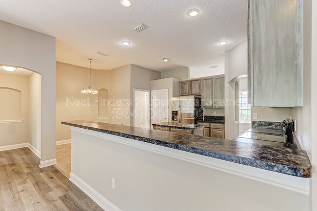 Building Photo - 2436 Bonnie Lakes Dr