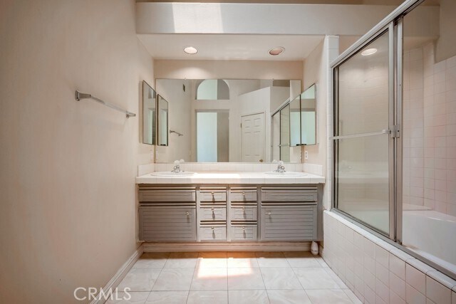 Building Photo - 1326 Kroonen Dr