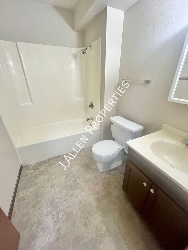 Building Photo - 607 W Michigan Ave