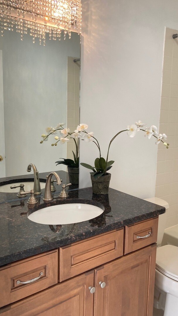 Building Photo - 21W581 North Ave