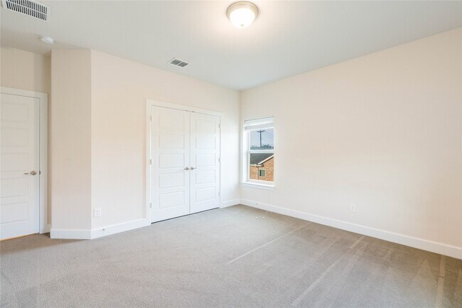 Building Photo - 1008 Peacock Blvd