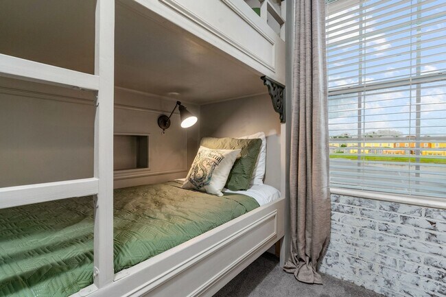 Building Photo - Stunning 4BR Resort Home in Four Corners, ...