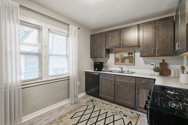 Building Photo - Downer upper across from UWM