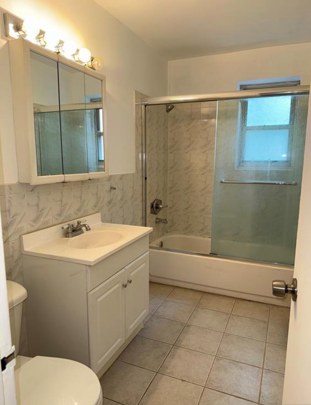 Building Photo - 2330 Linwood Ave