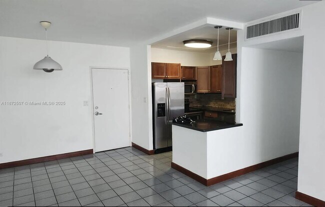 Primary Photo - 7441 Wayne Ave