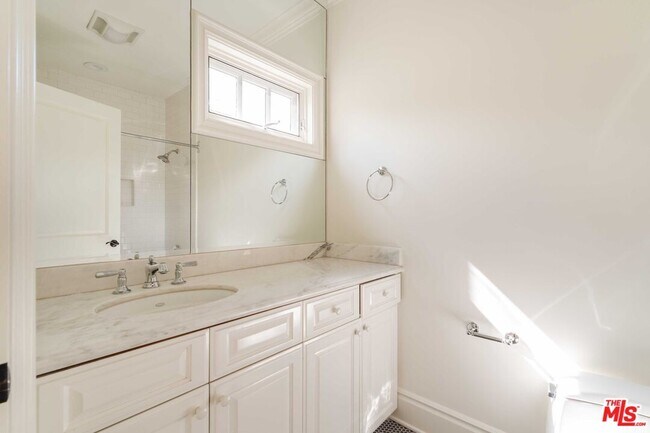 Building Photo - 685 San Lorenzo St