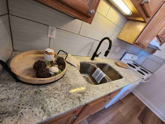 Building Photo - 30 Emery Way