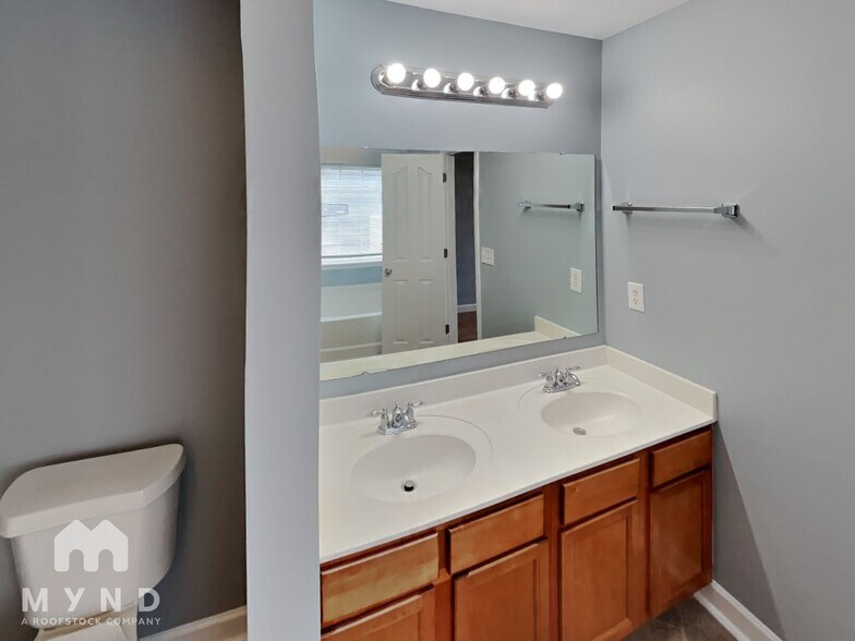 Building Photo - 14008 Mallard Lake Rd