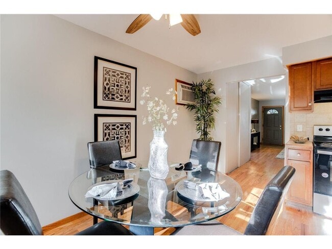 Building Photo - 821 Weeks Ave SE