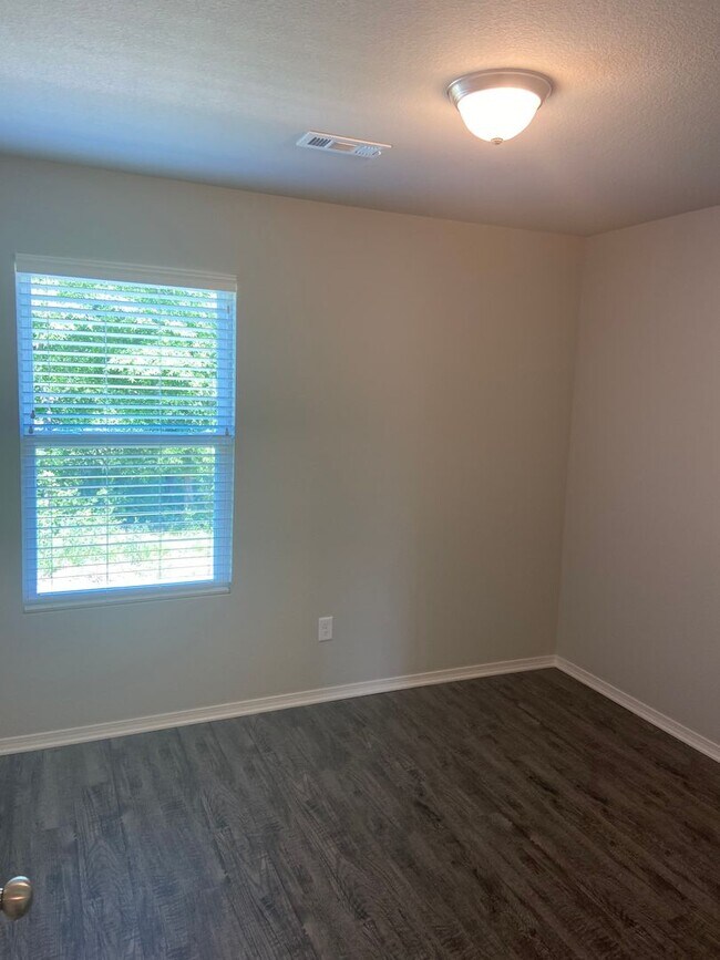Building Photo - *Pre-leasing* Four Bedroom | Two Bath Home...