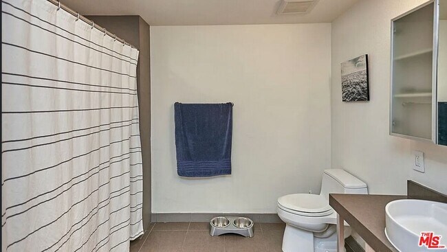 Building Photo - 1234 Wilshire Blvd