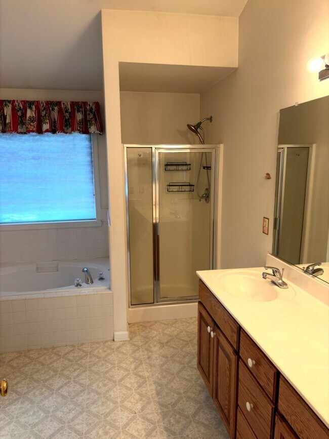 Building Photo - 1806 Hanford Hills Rd