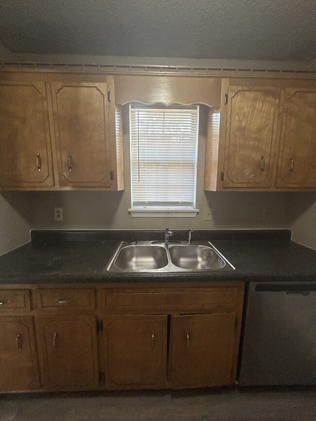 Building Photo - 2070 Carneal Ln