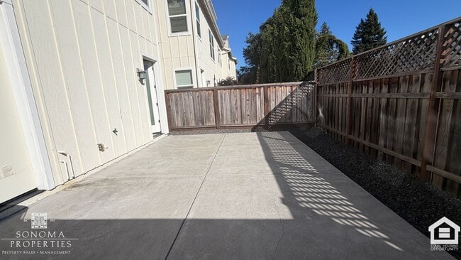 Building Photo - Modern 3-Story Living in Santa Rosa - Available Now!