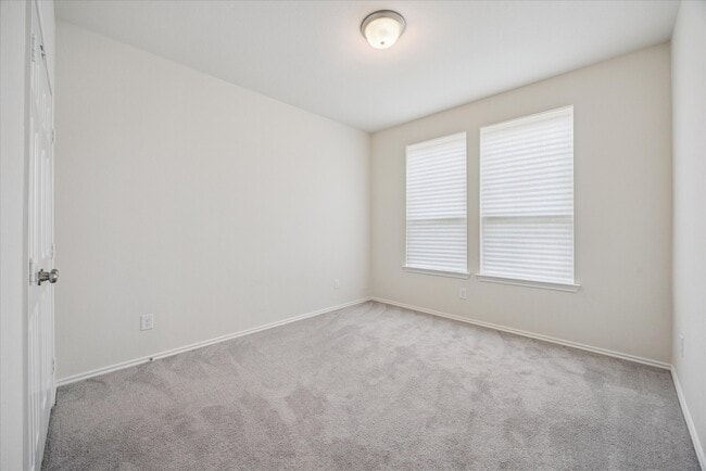 Building Photo - 1817 Agoura Hills Dr