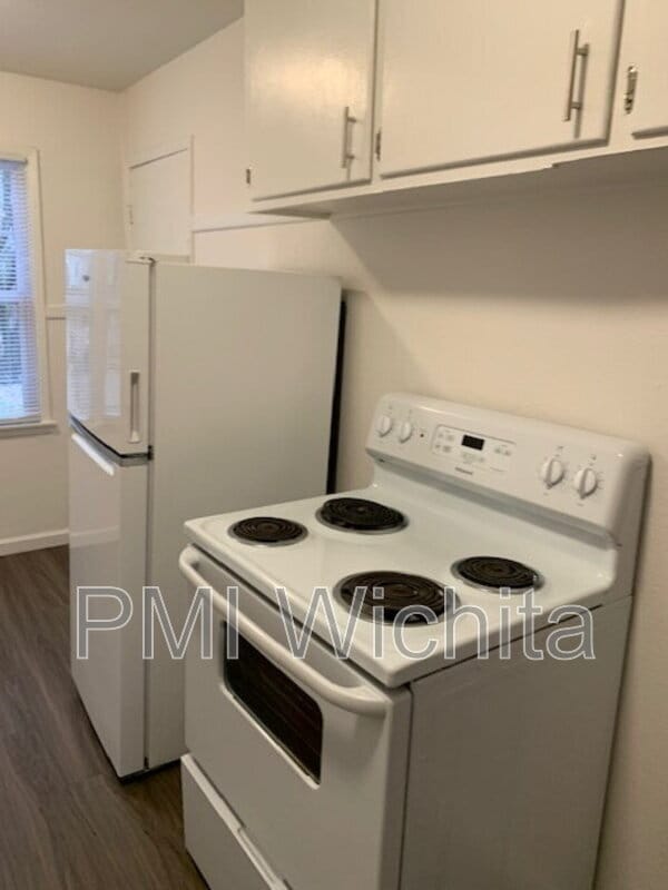 Building Photo - 2328 S Broadview St