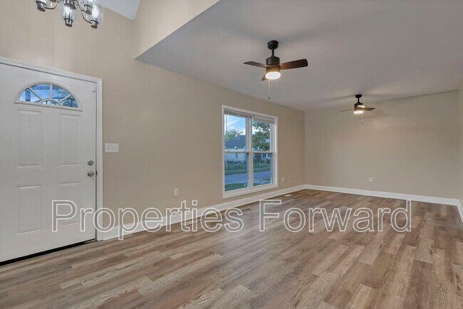 Building Photo - 908 E 12th Ave