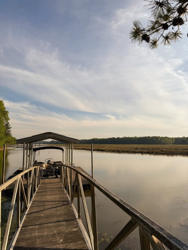 Building Photo - 241 S Chattahoochee Dr