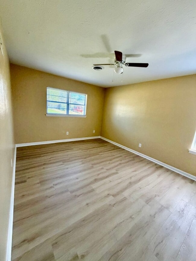 Building Photo - Move-In Ready in Shreveport - Anderson Island Subdivision - 3 br 1.5 ba home for lease