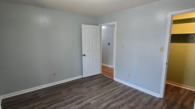 Building Photo - 4 Bedroom